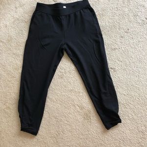 Lululemon Twisted and Tuck pant. Size 8 Black